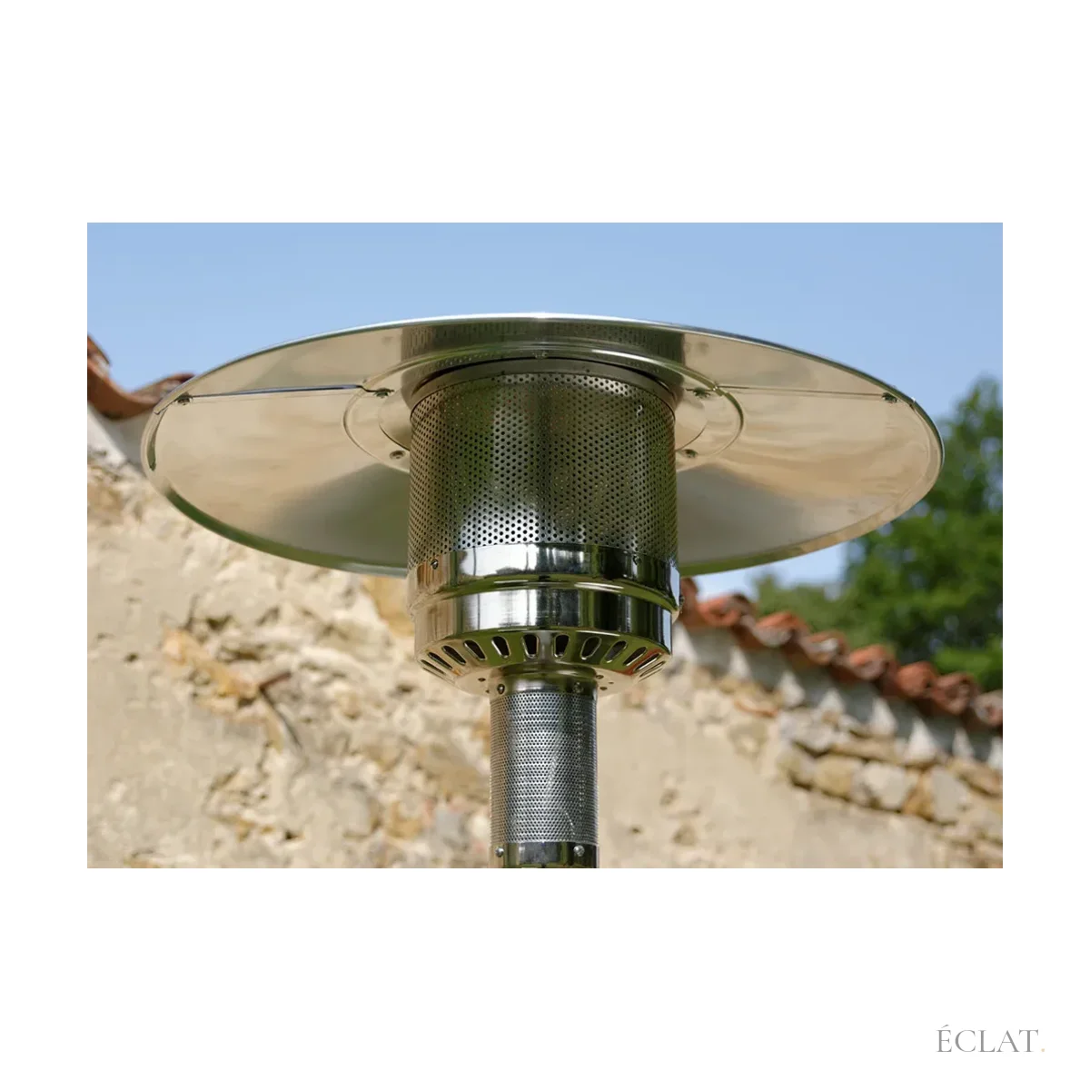 Réflecteur et brûleur inox du parasol chauffant, vus de près