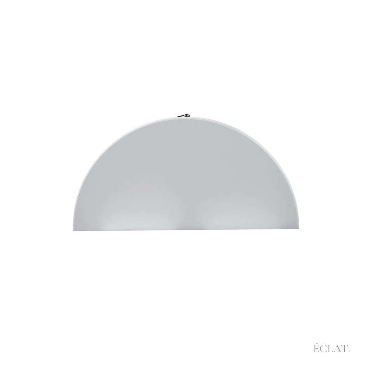 Plateau de table ronde replié en demi-lune pour le transport et le rangement