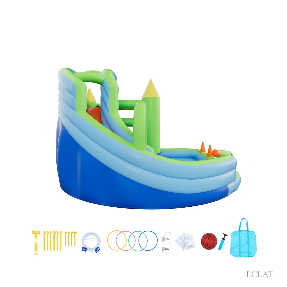 Toboggan d'un château gonflable plongeant dans sa petite piscine