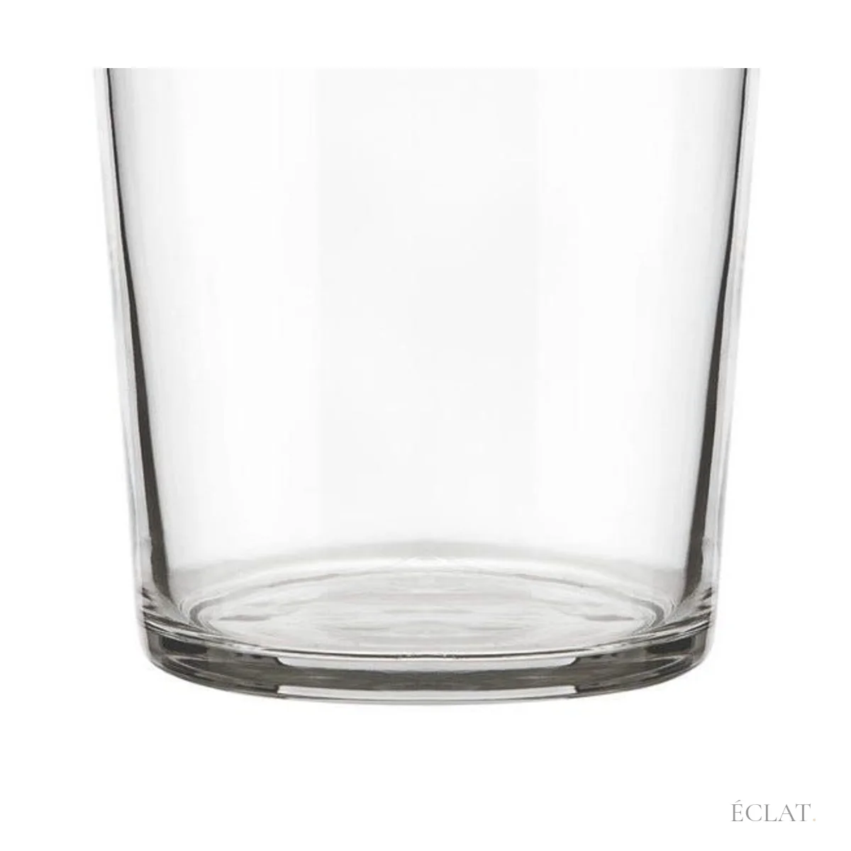 Fond épais d'un verre à eau en verre trempé de 50 cl, en détail