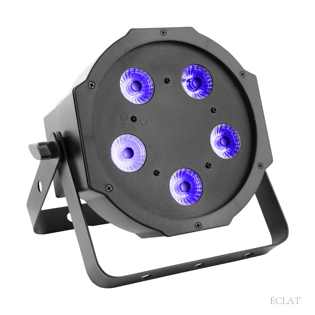 Projecteur PAR LED plat 5 × 5 W RGB-UV noir sur son étrier, en location chez ÉCLAT