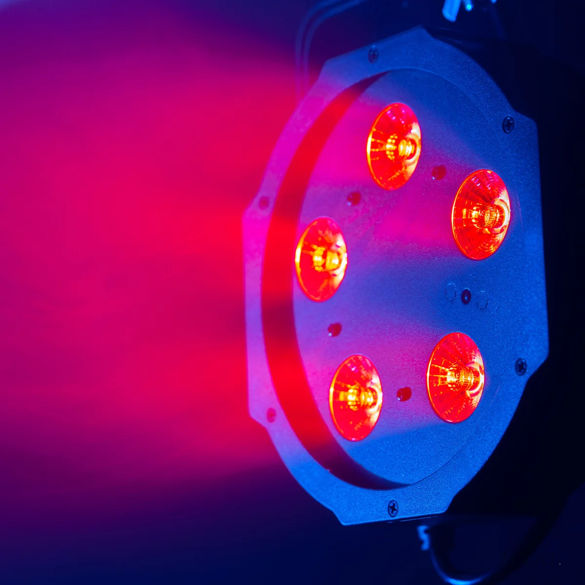 Faisceau rouge d'un projecteur PAR LED plat