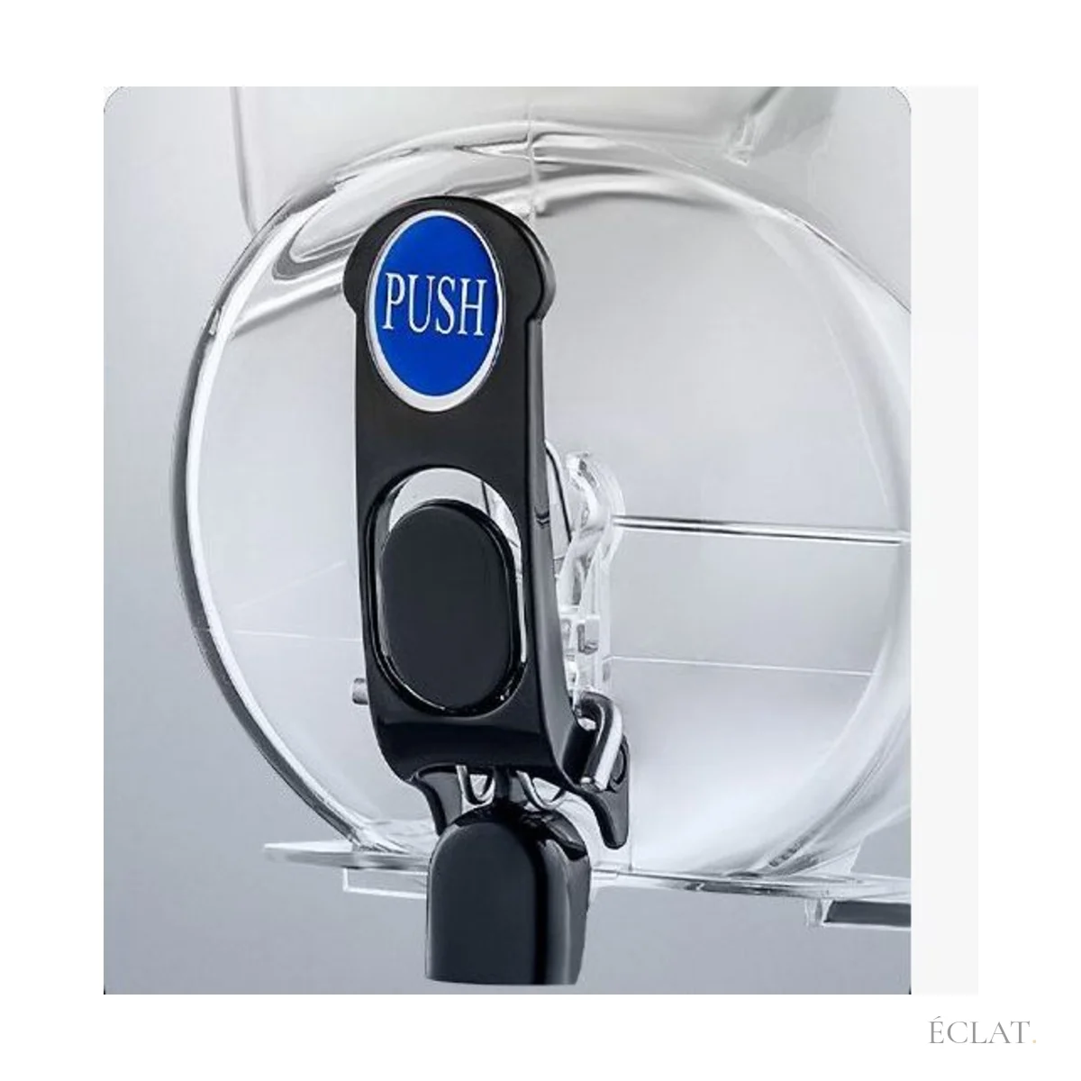 Robinet de service à poussoir d'une machine à granité, vu de près