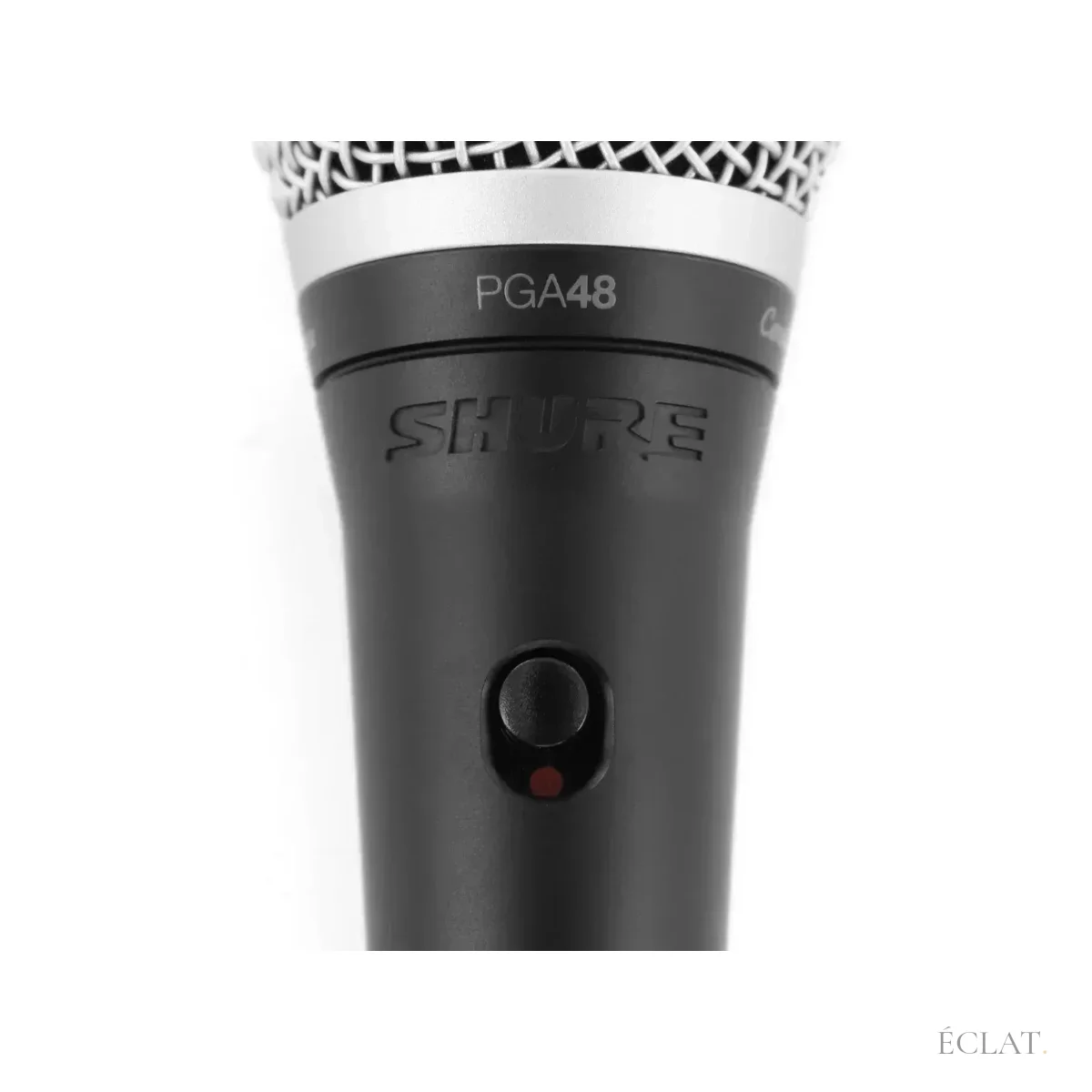 Interrupteur marche/arrêt et corps noir métallisé du micro Shure PGA48