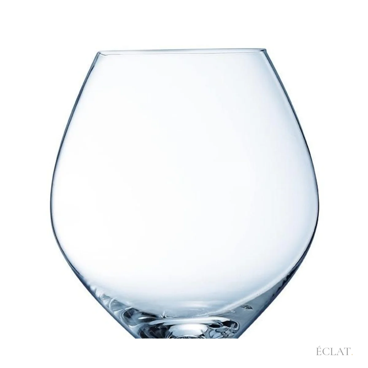 Calice large et évasé d'un verre ballon de 47 cl, vu de près